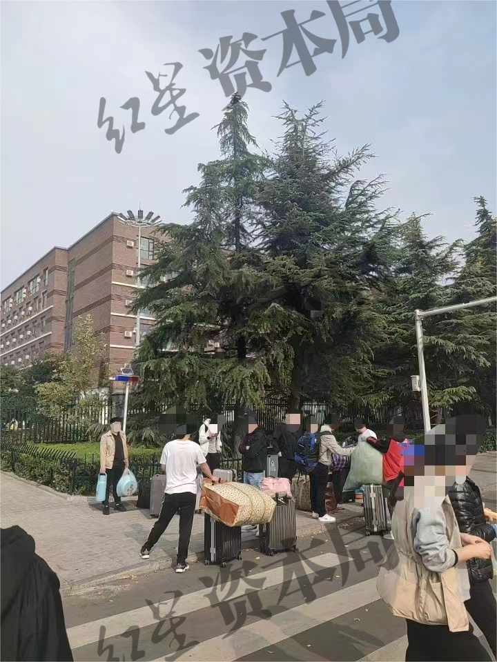 歌尔员工:一周前大量员工停工,约8000人离职。郑州富士康已经进厂招人了
